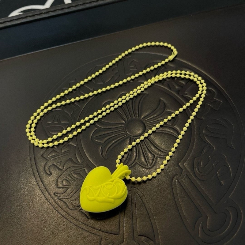 Ch*0me He**ts necklaces